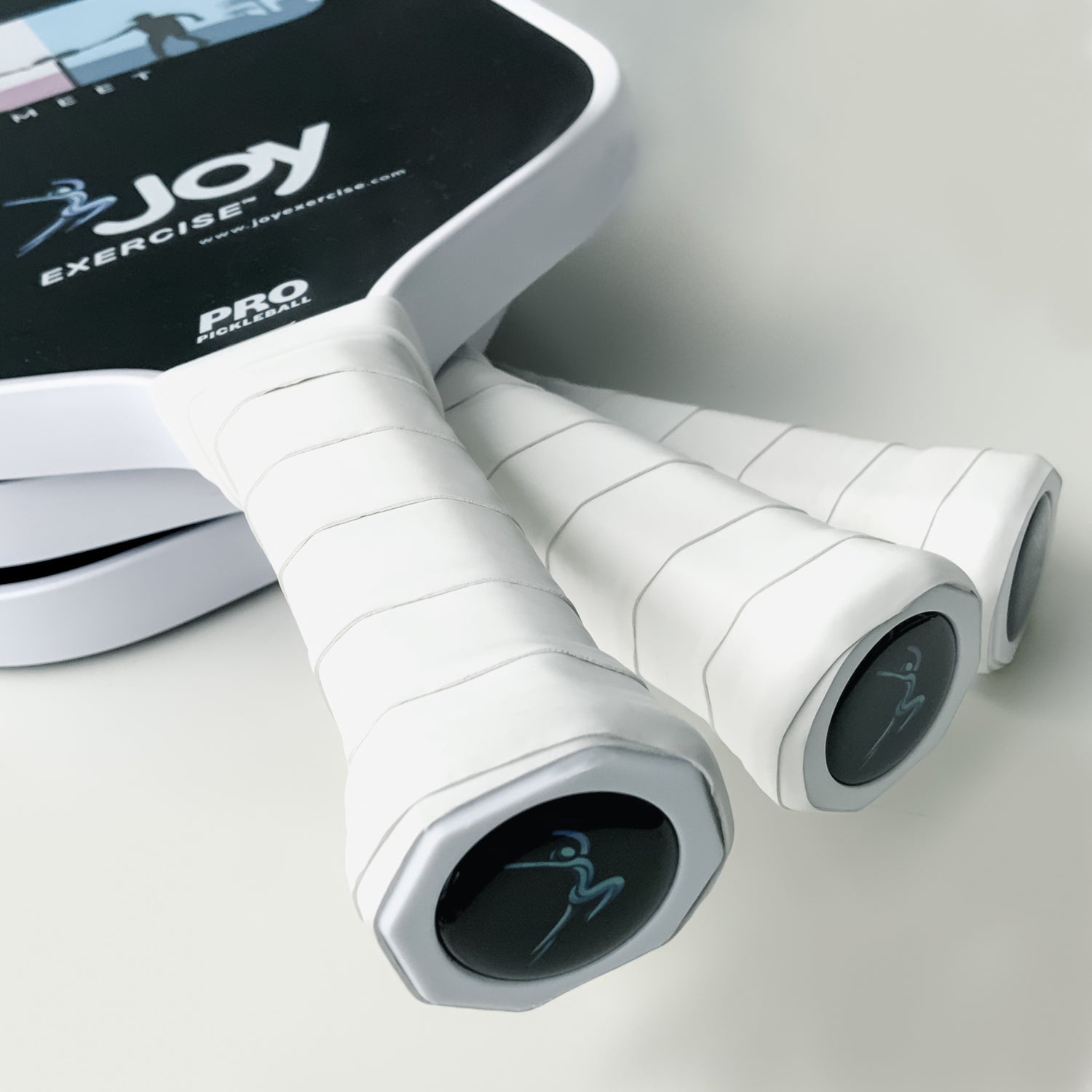 JoyExercise MEET pickleball paddle with 5.12-inch white grip – balanced 8.1 oz paddle with carbon fiber core for fast hands, control, and clean feel near the kitchen.